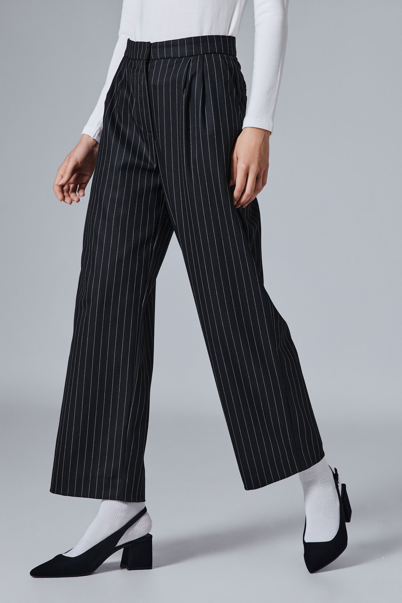 FW23-018-BLACK (2)_4tailors_montstripes_stripedsuit_tailored_suit_office_blazer_greekdesigners_fashion_ootd_stylish_