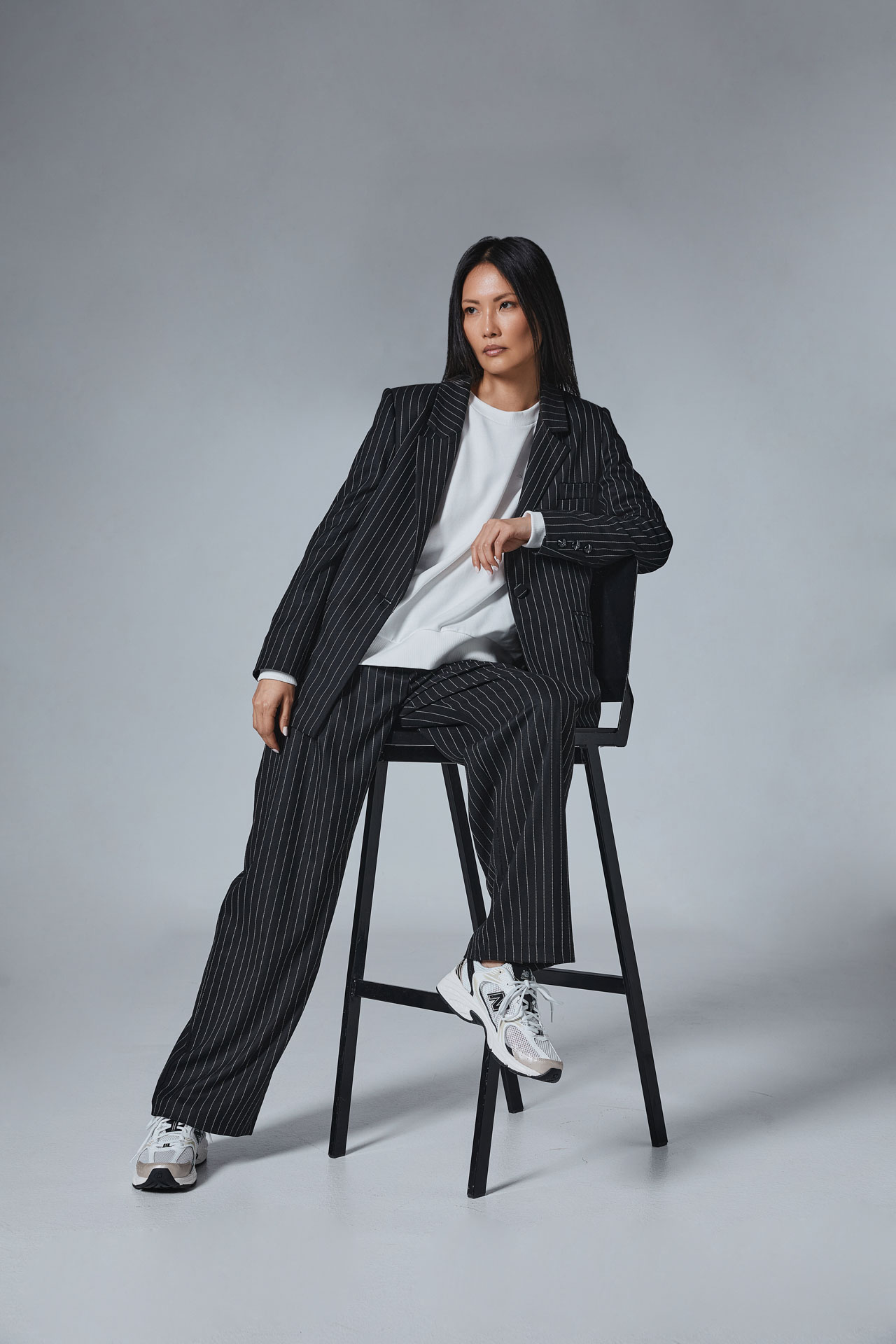 FW23-088-BLACK STRIPES (5)_4tailors_montstripes_stripedsuit_tailored_suit_office_blazer_greekdesigners_fashion_ootd_stylish_