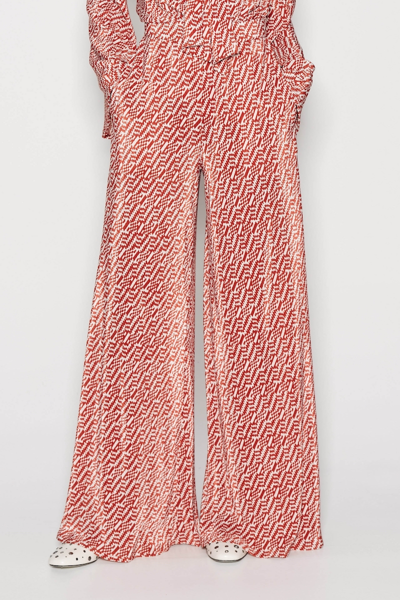 225nr16782_3NR_CINEMA_LENSOFELEGANCE_TOP_RED_BLOUSE_PANTS_TROUSERS_WHITE_FASHION_STYLE_GREEKDESIGNERS_STYLISH_