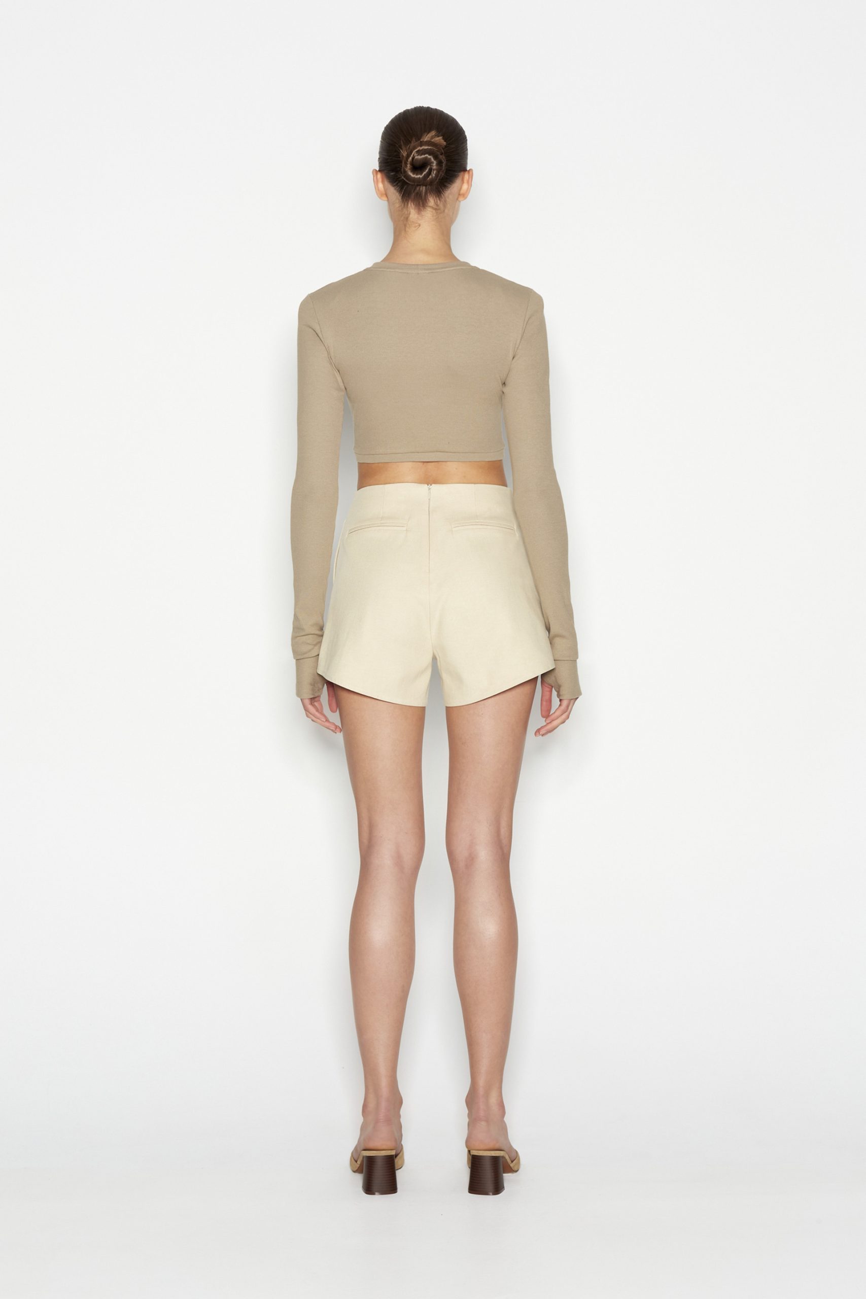 25nr2d21081_nr_nadiarapti_SWEATER_CROP_KHAKI_white_ecru_offwhite_BLACK_CROPPED_knitwear_diakopes_greekdesigners_fashion_ootd_