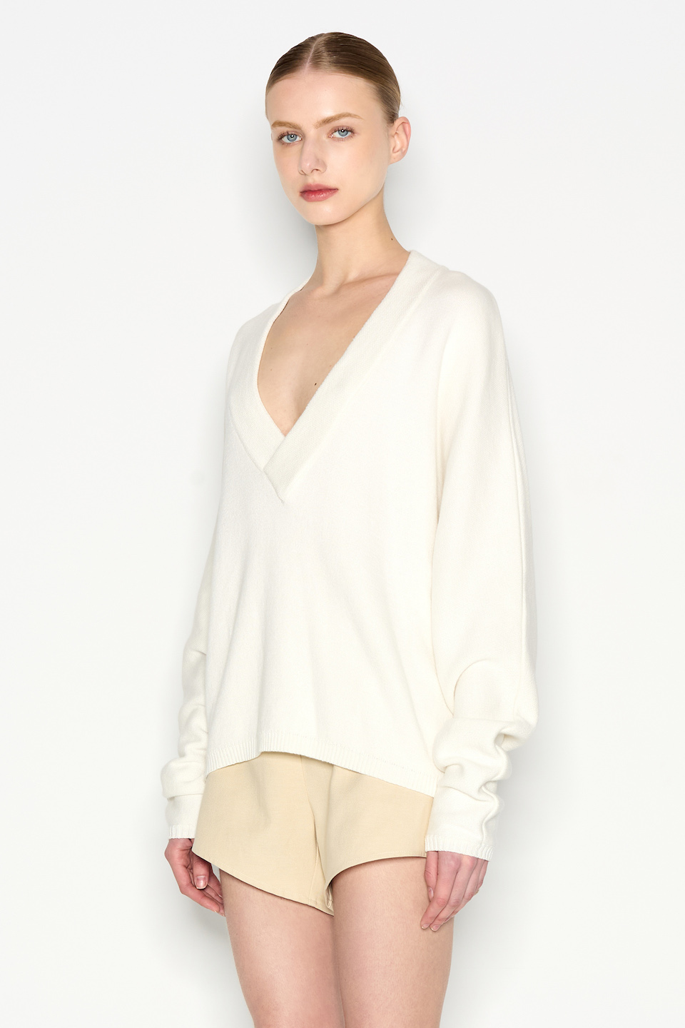 3nr2522372_nr_nadiarapti_SWEATER_vneck_melange_white_ecru_offwhite_grey_vneck_knitwear_diakopes_greekdesigners_fashion_ootd_