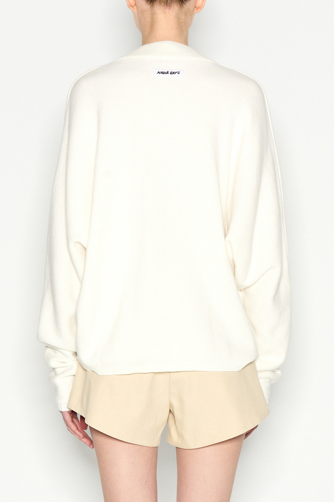 3nr2522377-2_nr_nadiarapti_SWEATER_vneck_melange_white_ecru_offwhite_grey_vneck_knitwear_diakopes_greekdesigners_fashion_ootd_