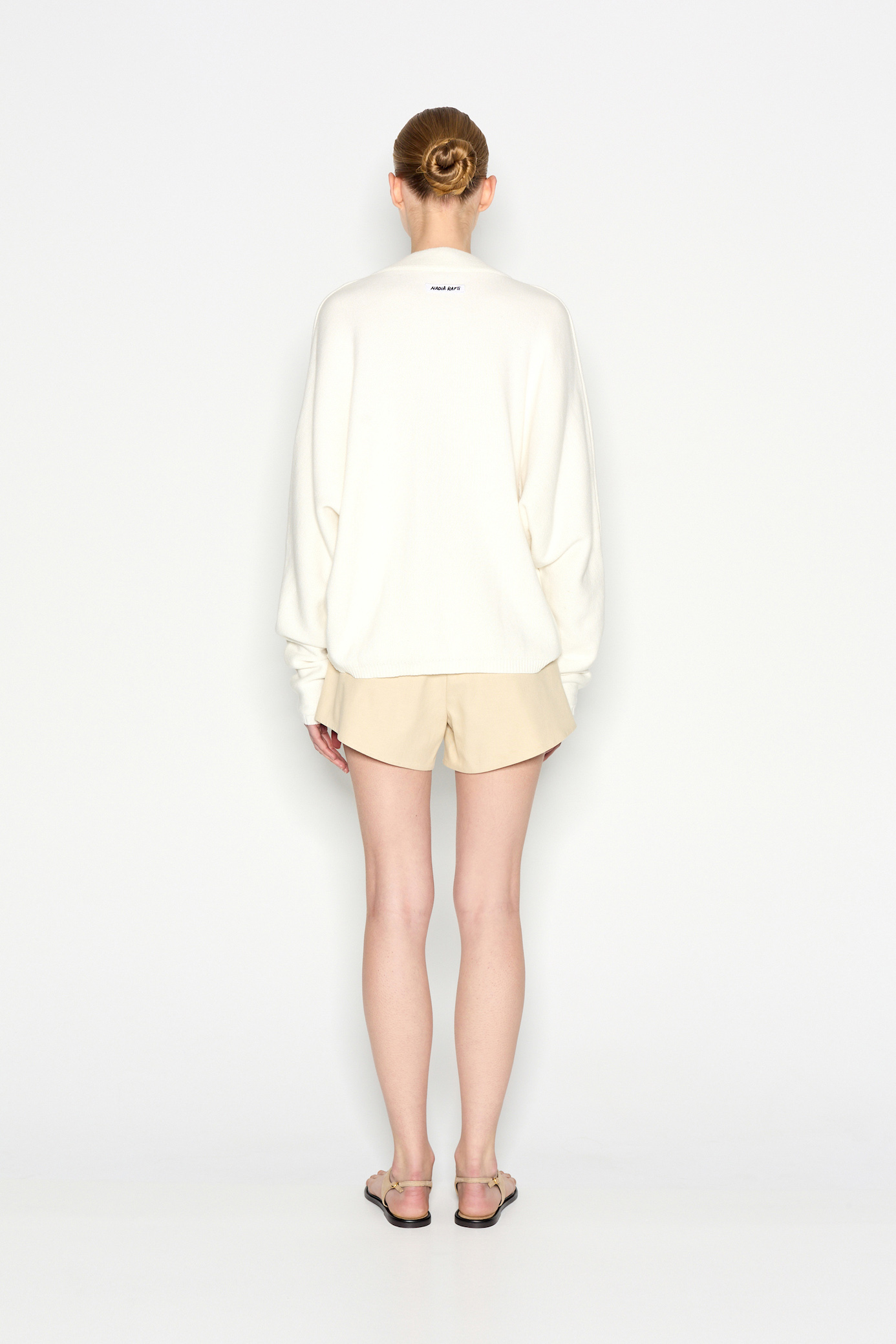 3nr2522377_nr_nadiarapti_SWEATER_vneck_melange_white_ecru_offwhite_grey_vneck_knitwear_diakopes_greekdesigners_fashion_ootd_