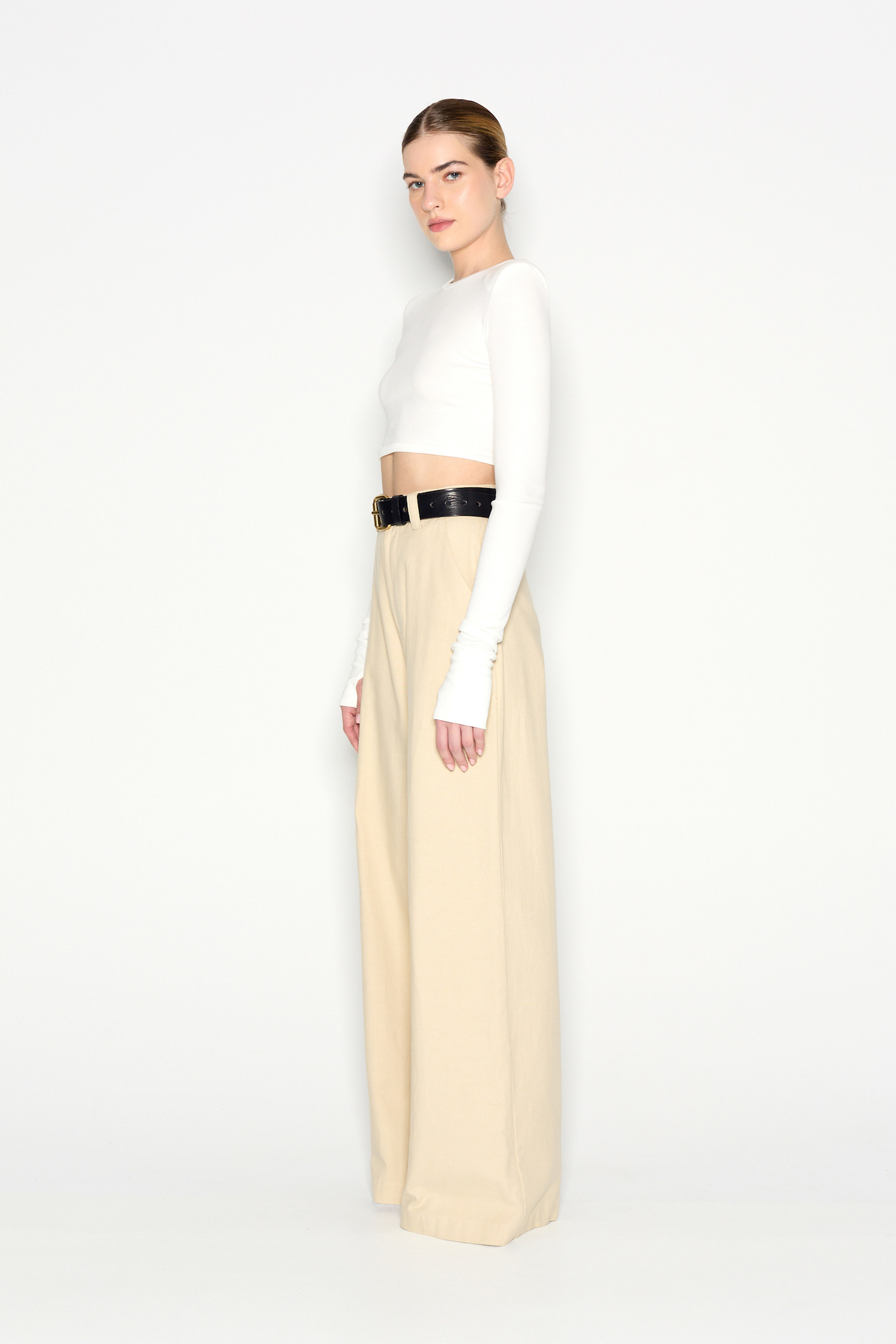 3nr2523262_nr_nadiarapti_SWEATER_v_OASIS_CROPTOP_white_ecru_offwhite_BLACK_CROPPED__knitwear_diakopes_greekdesigners_fashion_ootd_