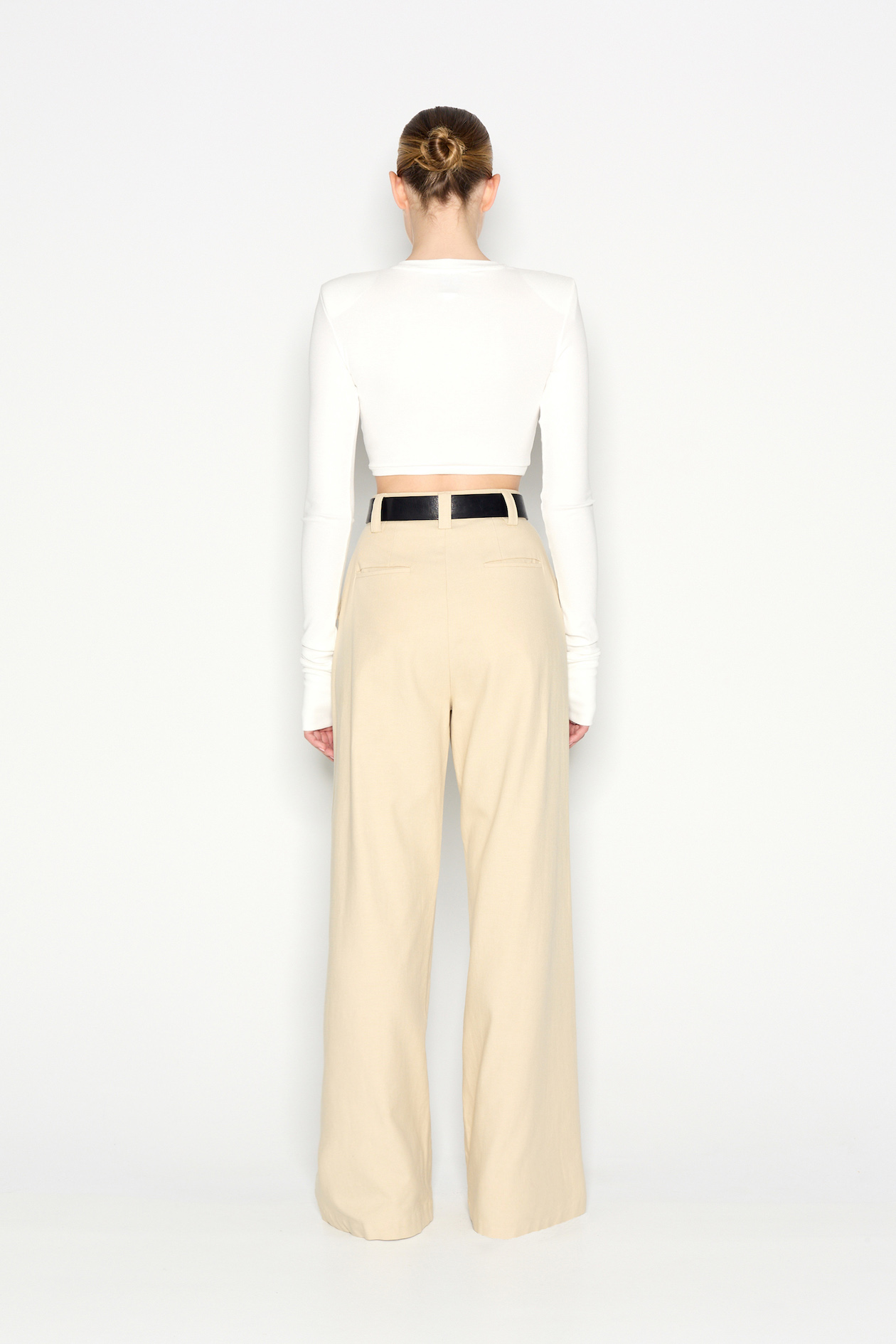 3nr2523266_nr_nadiarapti_SWEATER__OASIS_CROPTOP_white_ecru_offwhite_BLACK_CROPPED__knitwear_diakopes_greekdesigners_fashion_ootd_