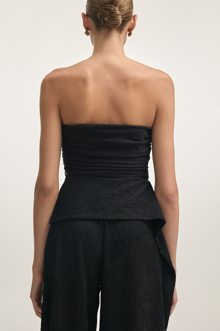 DROP2_Nadia_Rapti_DROP2_1451 copy_nadiarapti_nr_24h_subway_beige_black_strapless_top_white_wideleg_pants_blouse_fashion_greekdesigners_ootd_