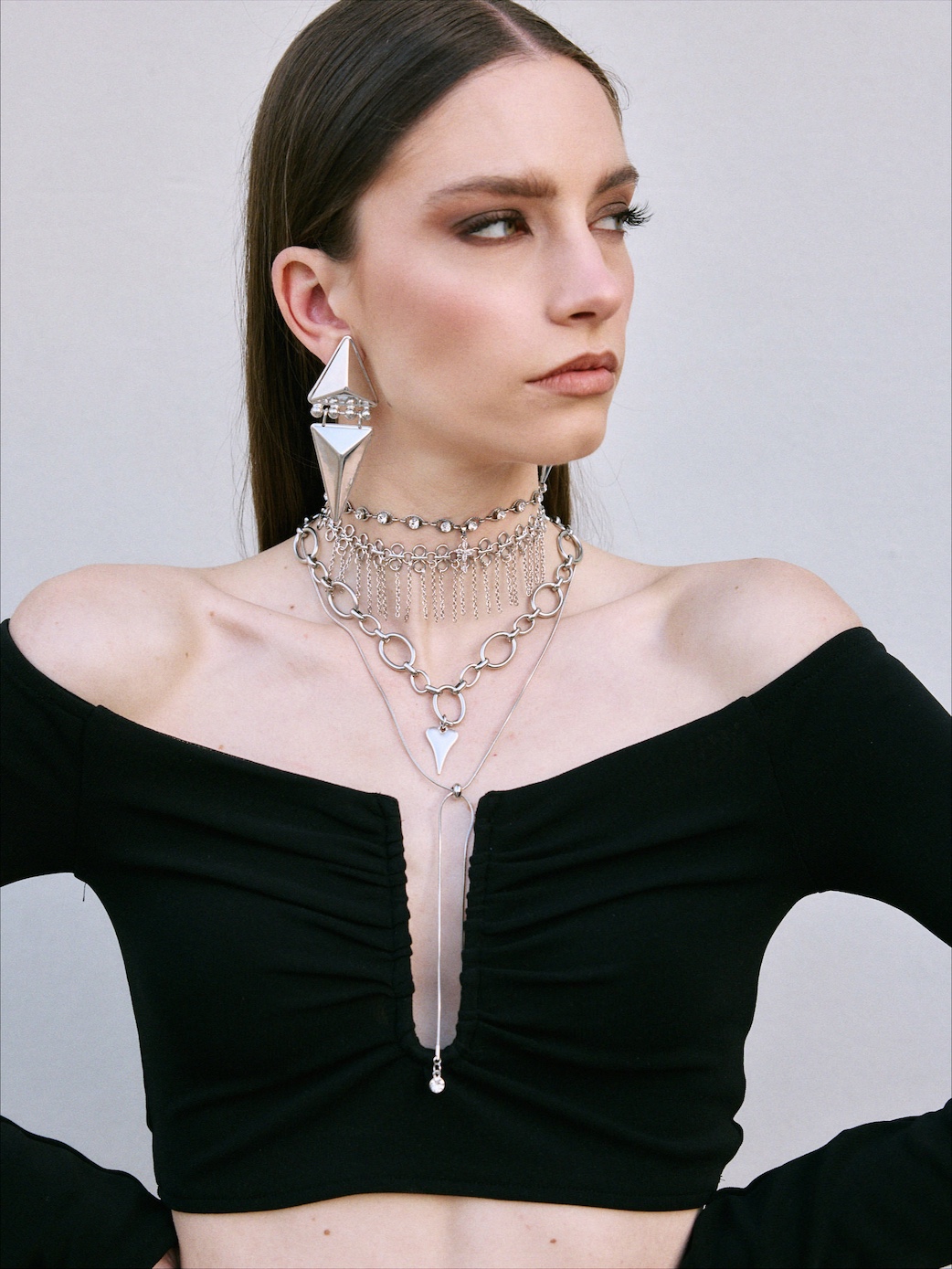 KaleidoSS26_TheButterFlyEffect_0100_kaleido_pulse_gold_silver_necklace_fashion_style_jewelry_accessories_gold_black_studio54_necklace_Nickelfree_