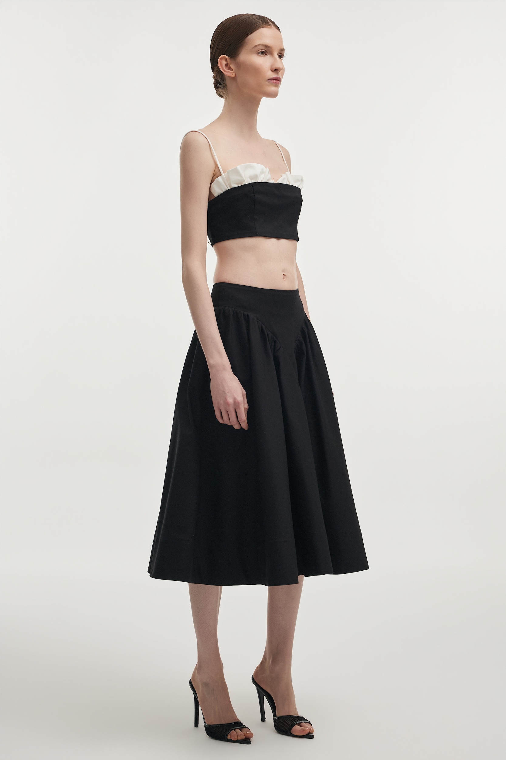 NR_E_SUM26_1199034 copy_hibiscus_crop_cropped_top_white_black_stylish_sleeve_short_greekdesigners_ootd_nadiarapti_nr_