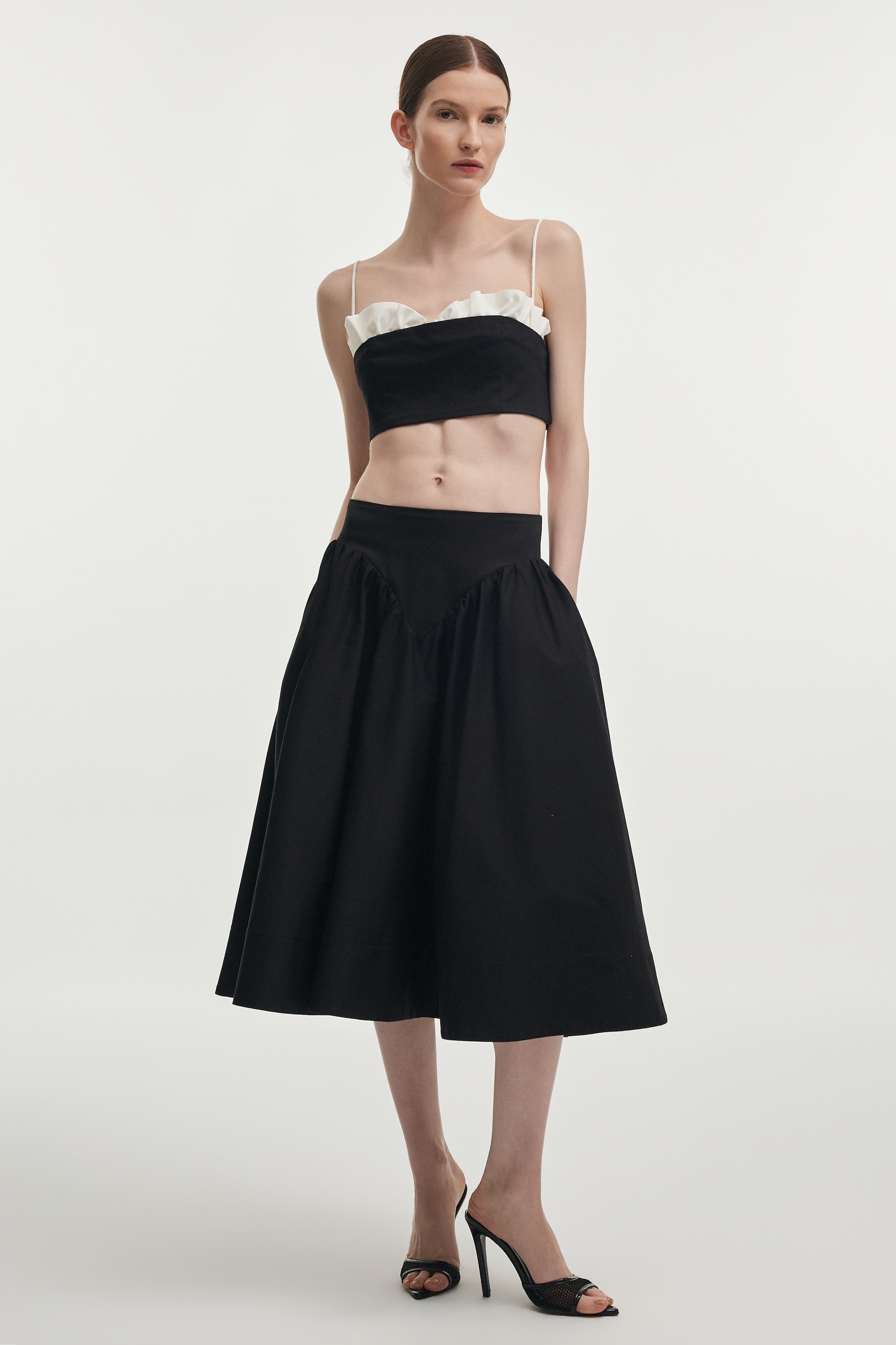 NR_E_SUM26_1200034 copy_hibiscus_crop_cropped_top_white_black_stylish_sleeve_short_greekdesigners_ootd_nadiarapti_nr_