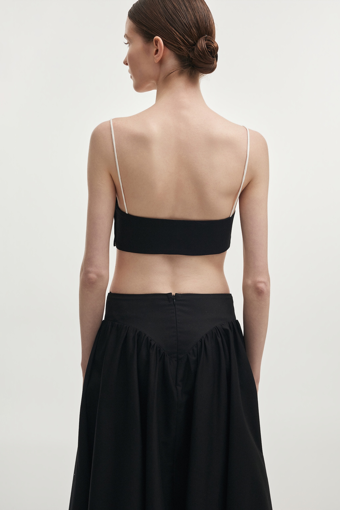 NR_E_SUM26_1206634 copy_hibiscus_crop_cropped_top_white_black_stylish_sleeve_short_greekdesigners_ootd_nadiarapti_nr_