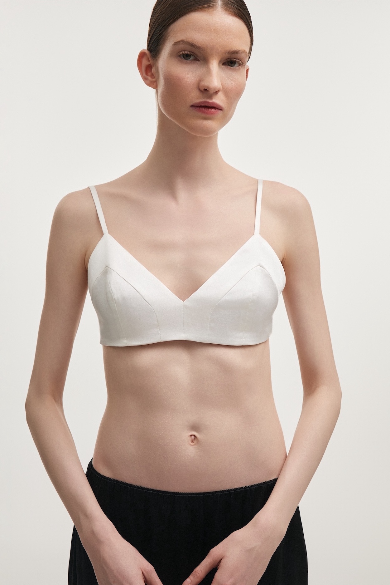 NR_E_SUM26_13599 50 copy_naia_bralette_silk_bra_triangle_top_white_black_stylish_sleeve_short_greekdesigners_ootd_nadiarapti_nr_