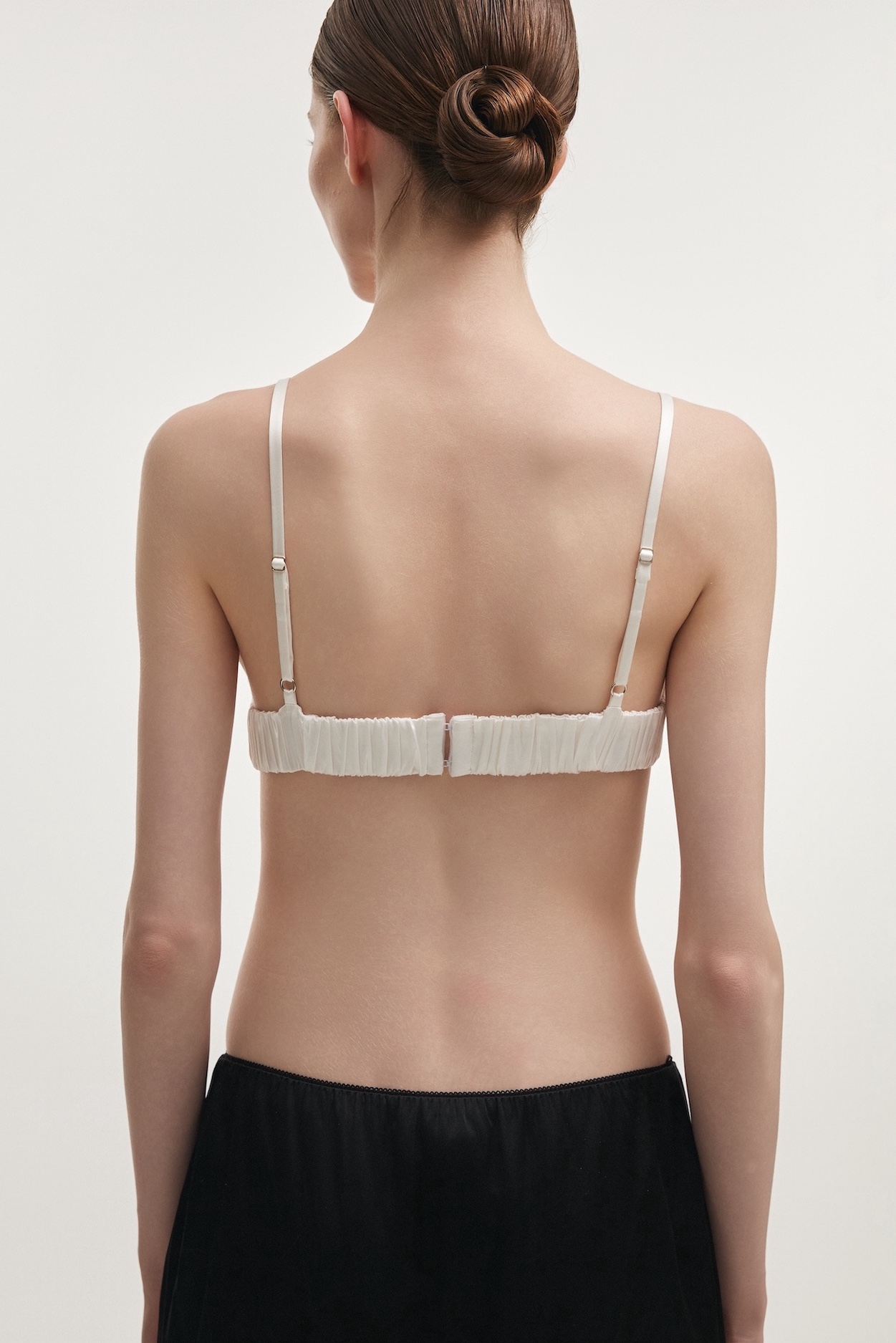 NR_E_SUM26_13619 50 copy_naia_bralette_silk_bra_triangle_top_white_black_stylish_sleeve_short_greekdesigners_ootd_nadiarapti_nr_